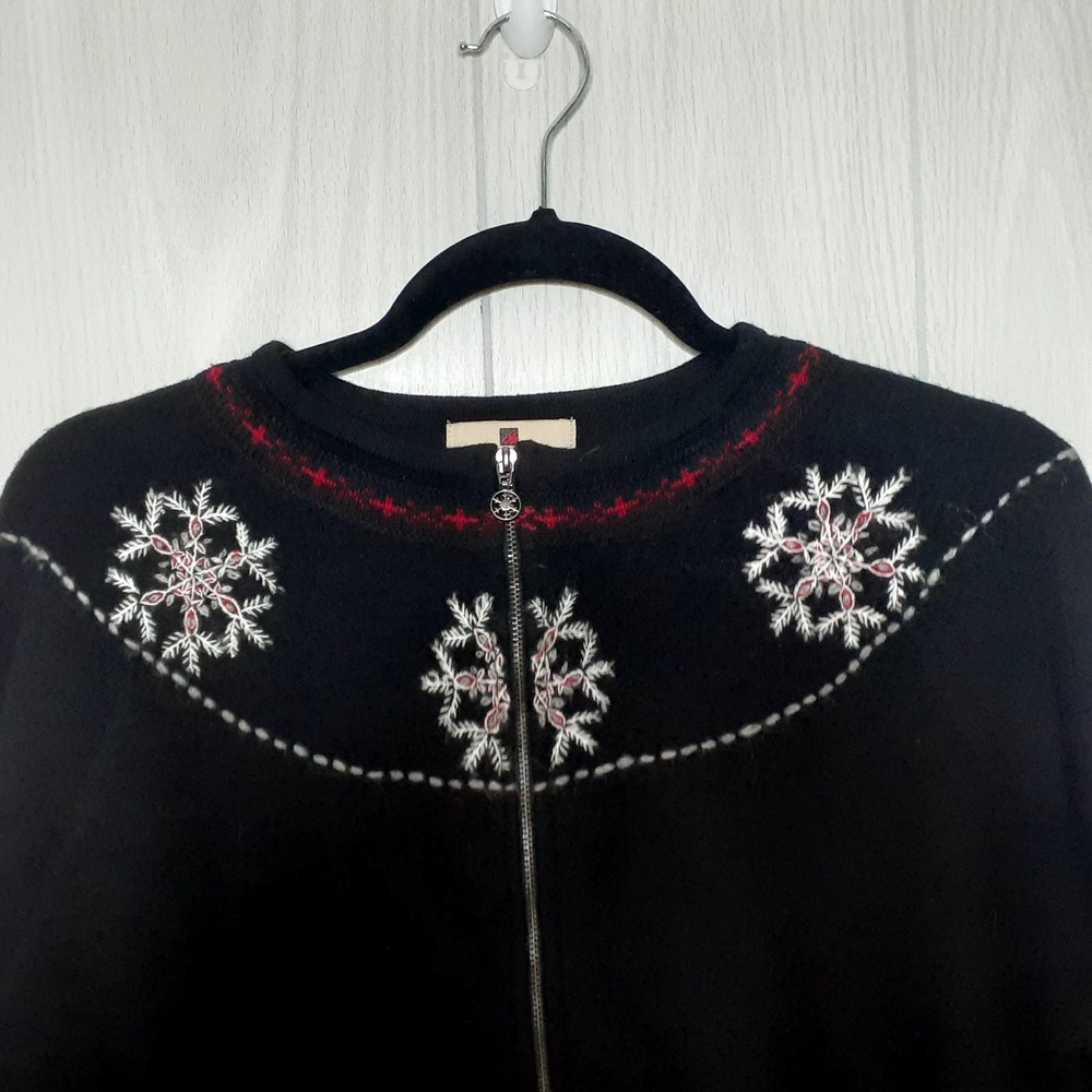 Woolrich Black Zip front Sweater 100% Wool Snowflake Embroidery Size M - Picture 6 of 8